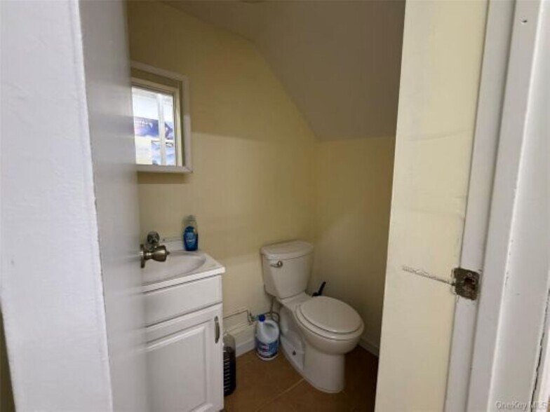 More Photos Of 160 Graham Ave, Brooklyn Apartments For Lease