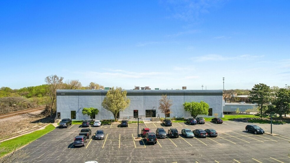 Primary Photo Of 3400 W Lake Ave, Glenview Warehouse For Lease