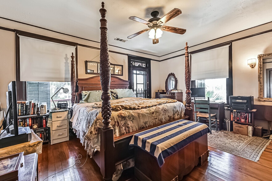 More Photos Of 2911 Broadway St, Galveston Office For Sale