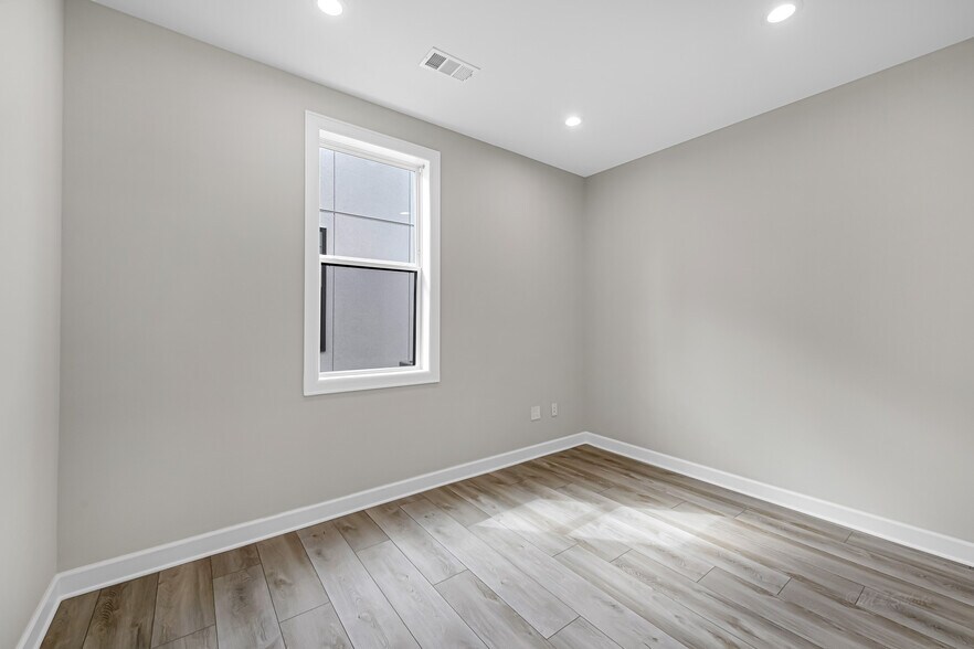 More Photos Of 1325 Main St, Katy Medical For Sale