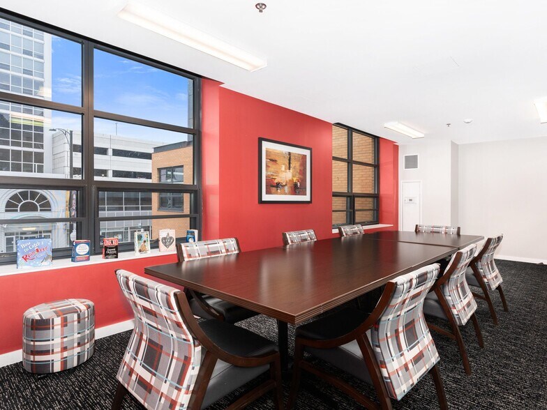 More Photos Of 6418 N Sheridan Rd, Chicago Apartments For Lease