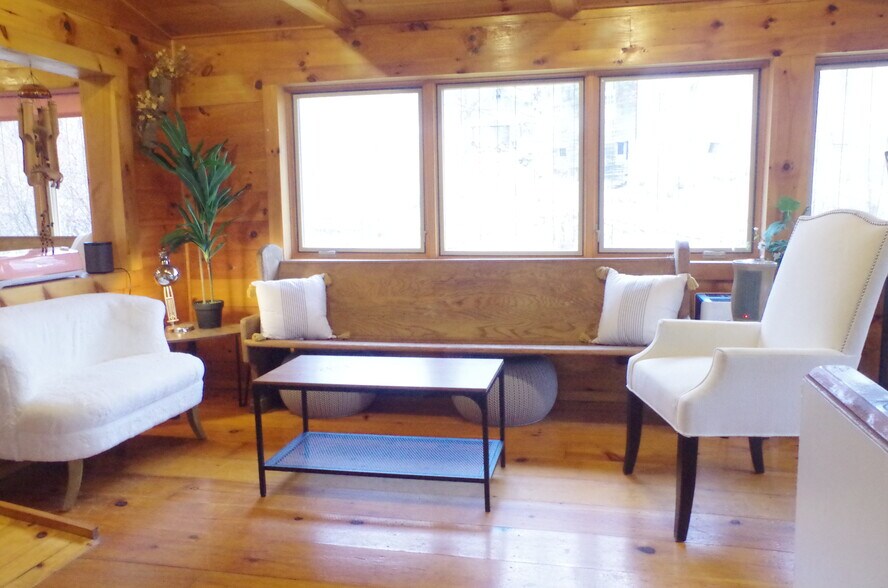 More Photos Of 133 Main St, High Falls Office For Lease