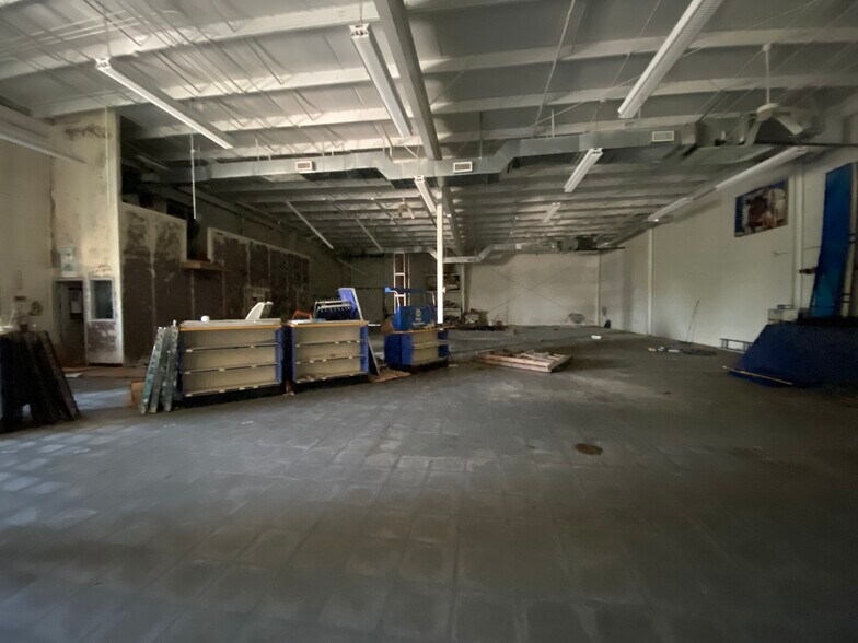 More Photos Of 3321 Mobile Hwy, Montgomery Freestanding For Lease