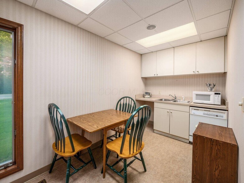 More Photos Of 4960 Middle Urbana Rd, Springfield Medical For Sale