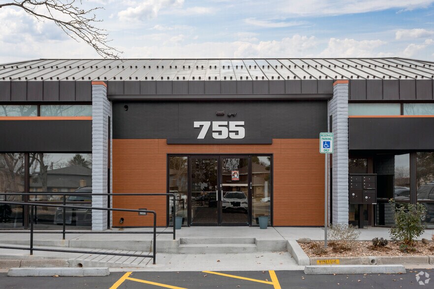 More Photos Of 700 Ken Pratt Blvd, Longmont General Retail For Lease