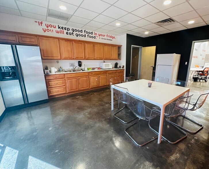 More Photos Of 714 N Massachusetts Ave, Lakeland Loft Creative Space For Lease