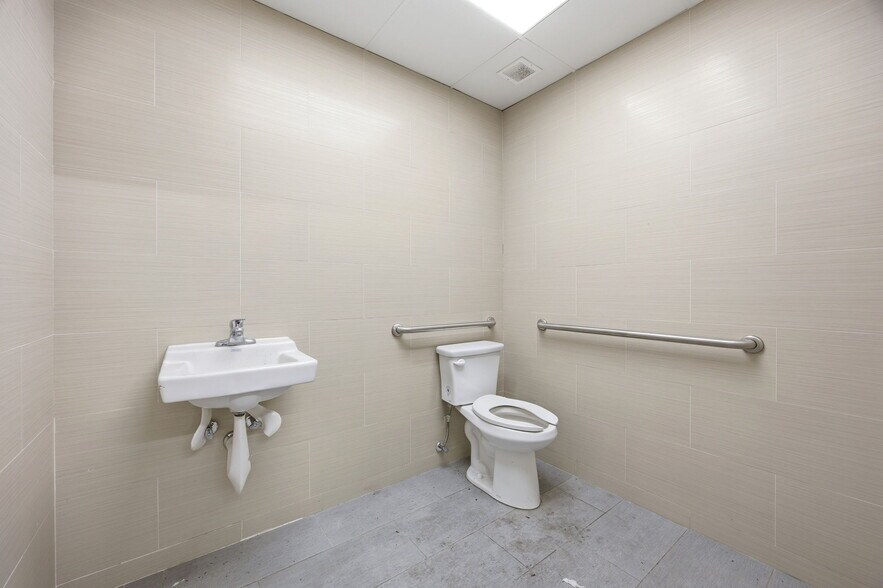 More Photos Of 6241-6249 Forest Ave, Ridgewood Apartments For Lease