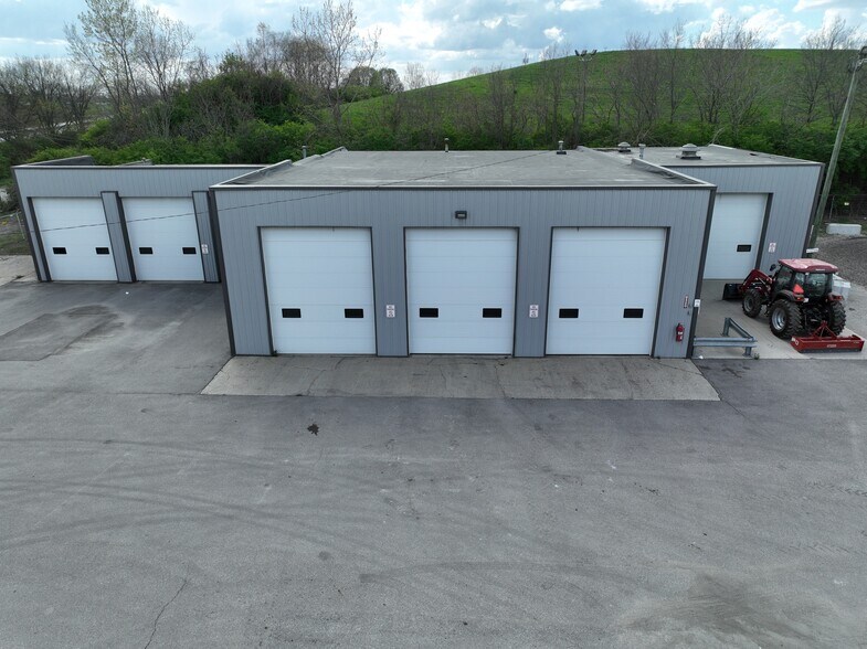 More Photos Of 1560 W Raymond St, Indianapolis Truck Terminal For Lease