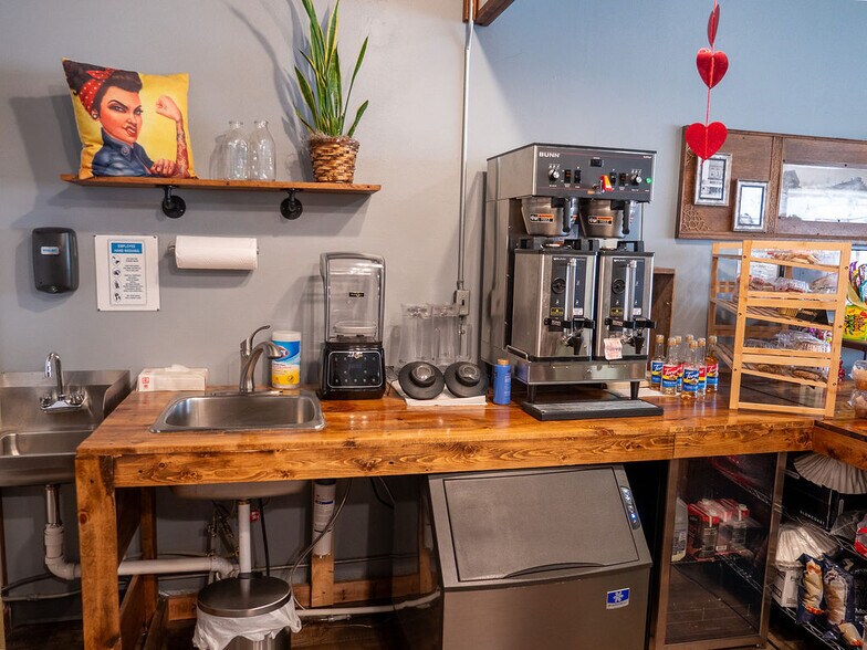 More Photos Of 2 E Main St, New Hampton General Retail For Sale