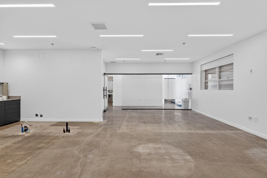 More Photos Of 1322-1326 Obispo Ave, Long Beach Warehouse For Lease