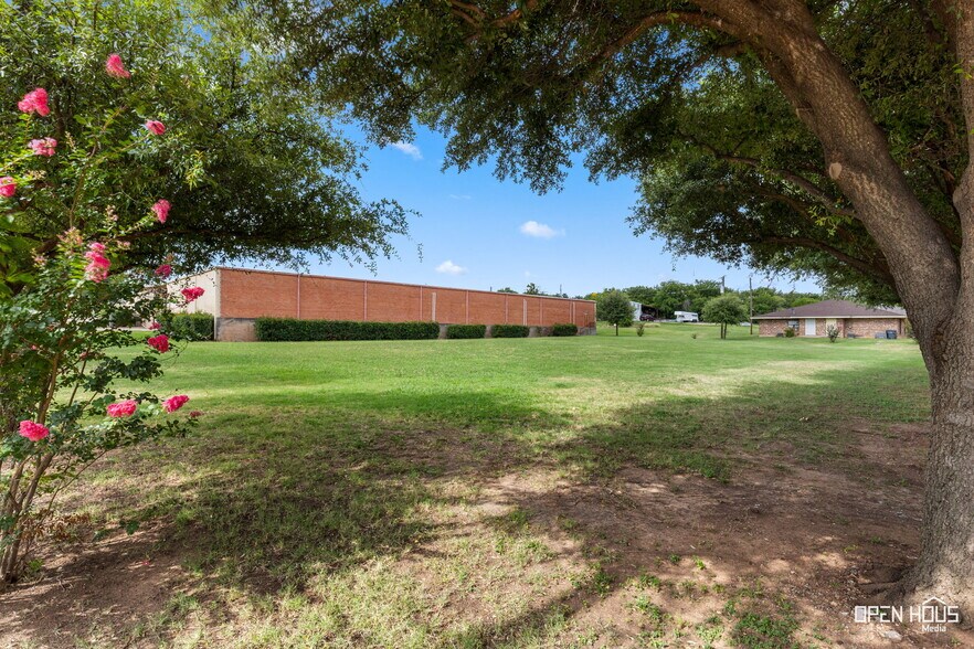 More Photos Of 2200 5th St, Wichita Falls Warehouse For Sale