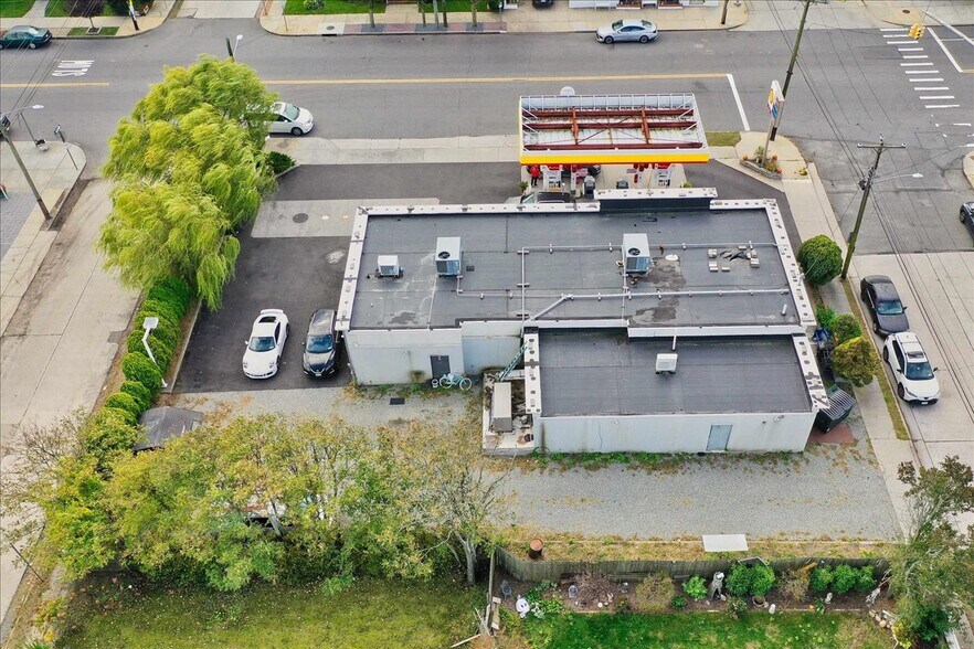 More Photos Of 12 Lido Blvd, Point Lookout Service Station For Sale