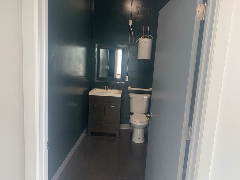 More Photos Of 196 Bay Ave, Highlands General Retail For Sale