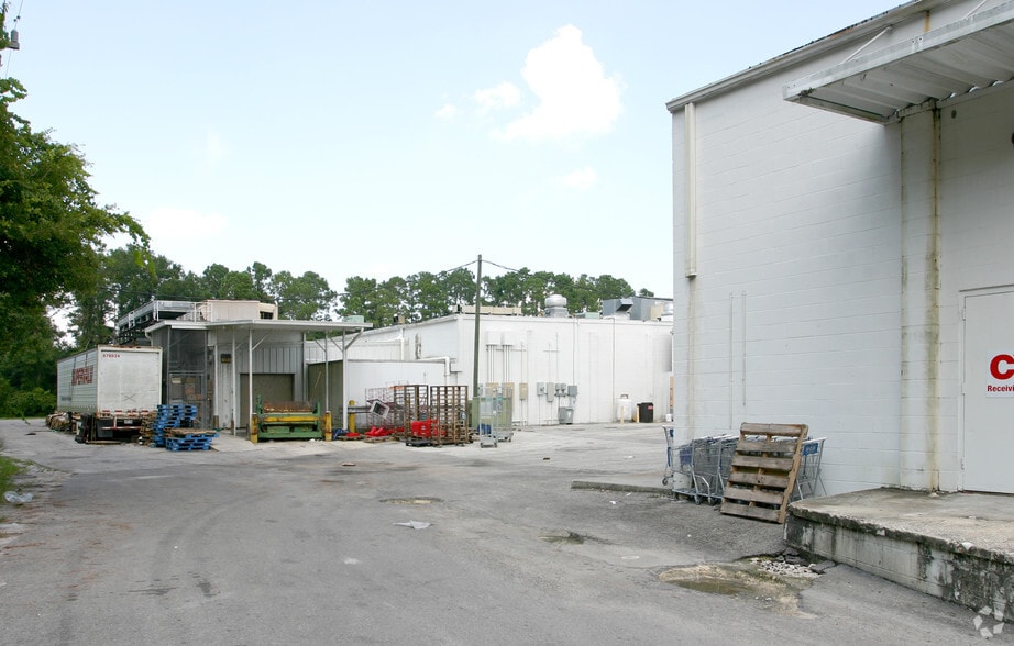 More Photos Of 164 S US Highway 17, East Palatka General Retail For Lease