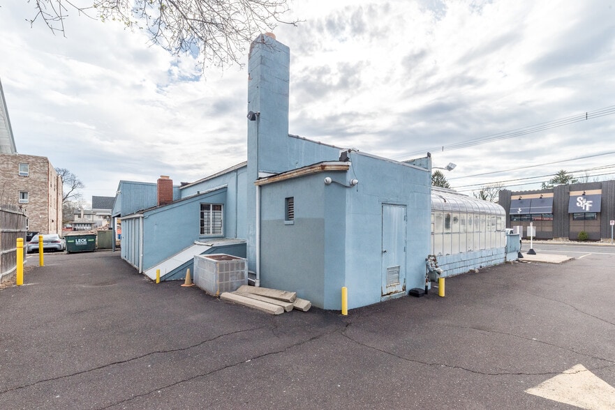 More Photos Of 203 W State St, Doylestown General Retail For Sale