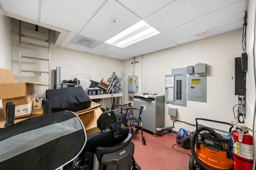 More Photos Of 103 E Stetson Ave, Hemet Bank For Sale