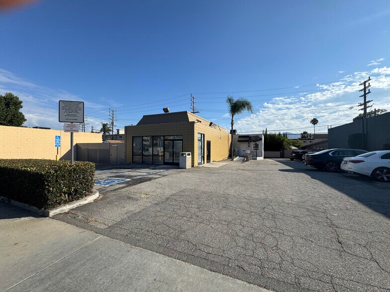 More Photos Of 1428-1430 W Glenoaks Blvd, Glendale Freestanding For Lease