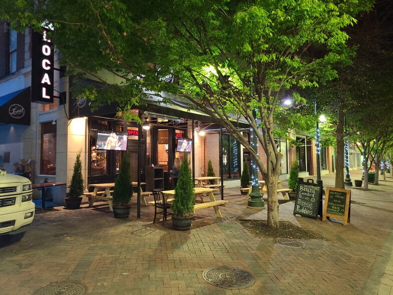 More Photos Of 95 S Main St, Memphis Storefront Retail Office For Lease