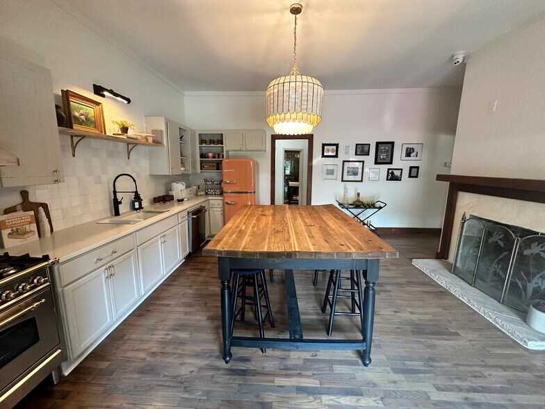 More Photos Of 6700 Shady grove Rd, Cumming Office Residential For Sale