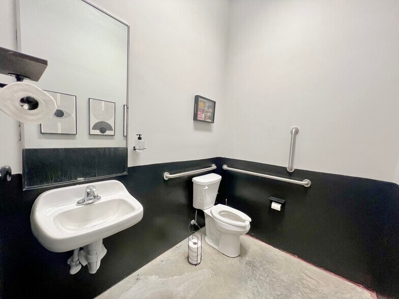 More Photos Of 3940 Dickerson Pike, Nashville Light Distribution For Lease