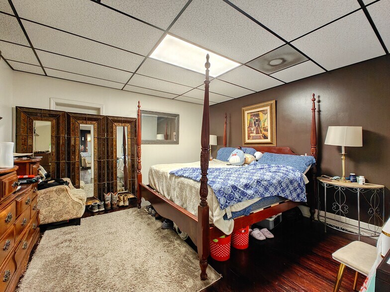 More Photos Of 121 N Poplar St, Paris Storefront Retail Residential For Sale