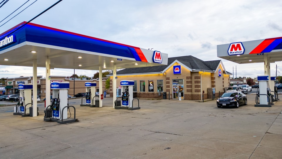 Primary Photo Of 7498 Broadview Rd, Parma Convenience Store For Sale