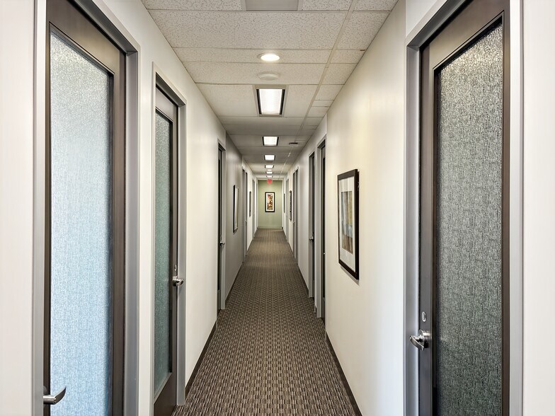 More Photos Of 2 Bloor St W, Toronto Coworking Space