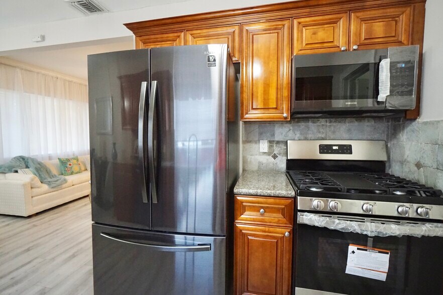 More Photos Of 931 N J St, Lake Worth Beach Apartments For Sale