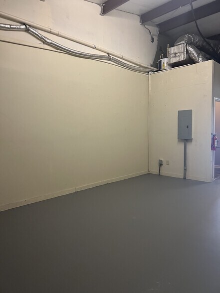 More Photos Of 640 Atlanta St, Barnesville Storefront For Lease