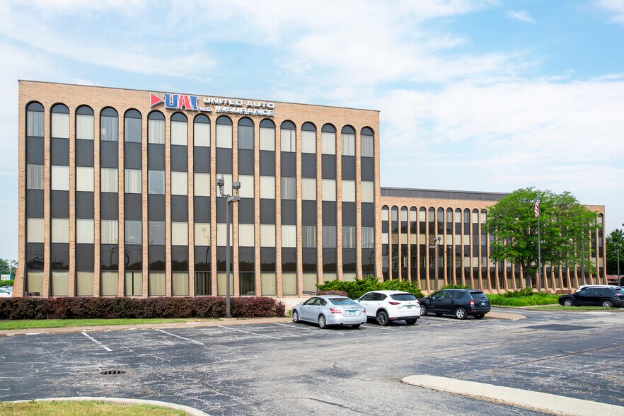 More Photos Of 2340 S River Rd, Des Plaines Office For Lease