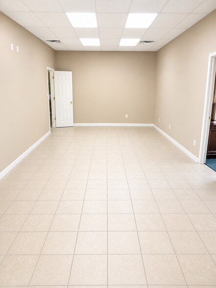 More Photos Of 825 W 3rd St, Caruthersville Office For Lease