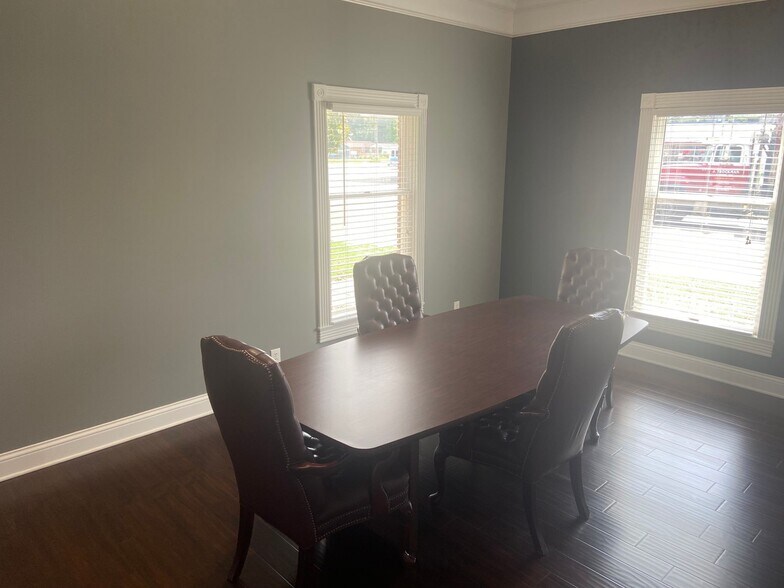 More Photos Of 600 SE 8th St, Evansville Office For Sale