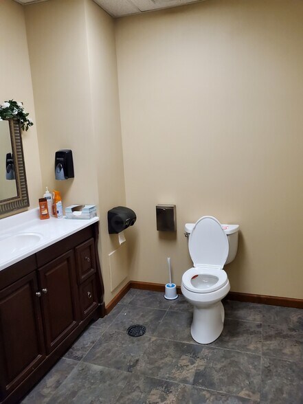 More Photos Of 6327 Molloy Rd, East Syracuse Unknown For Lease