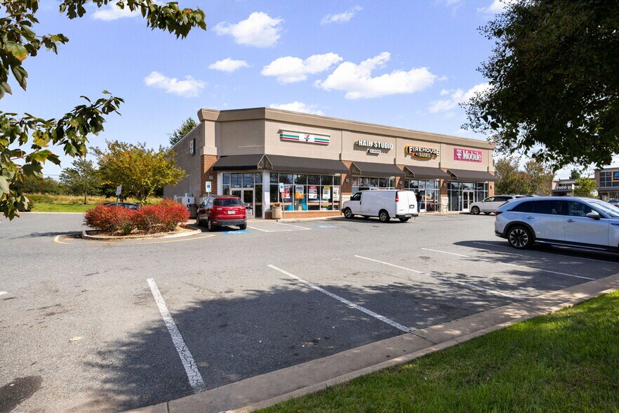 More Photos Of 1036 Warrenton Rd, Fredericksburg General Retail For Lease