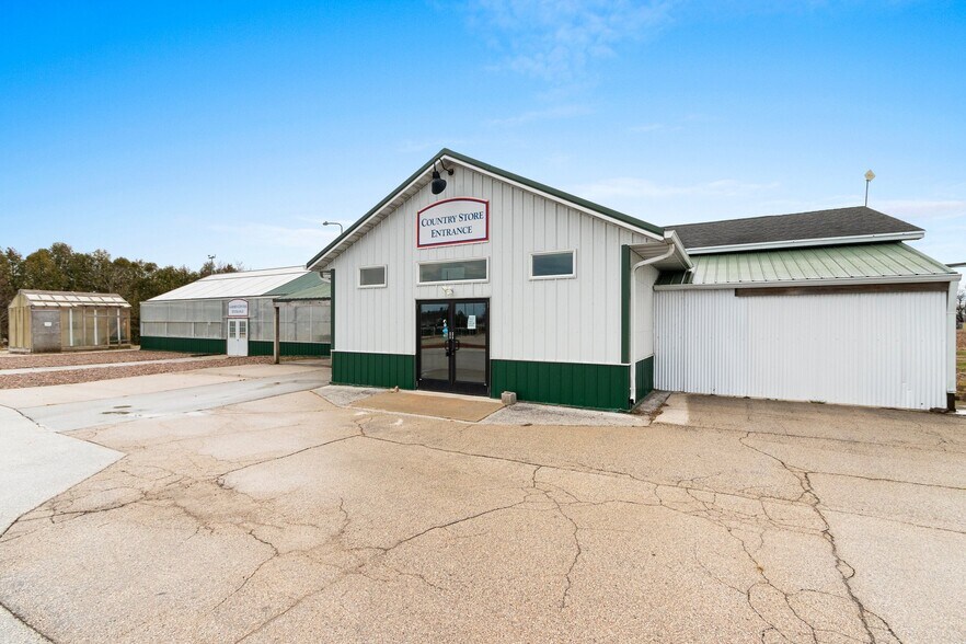 More Photos Of 5814 Calumet Ave, Manitowoc General Retail For Sale