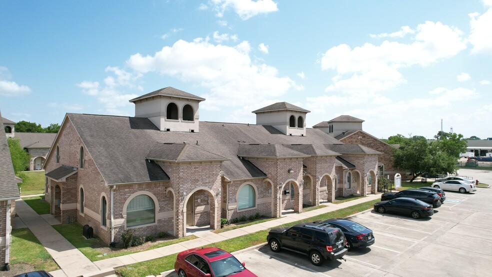 Primary Photo Of 146 Eldridge Rd, Sugar Land Office For Sale