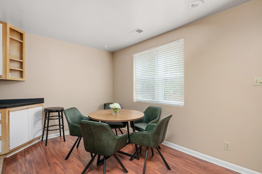 More Photos Of 640-642 W Main St, Lexington Office For Lease