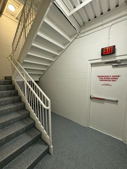 More Photos Of 1490 Sunshadow Dr, Casselberry Loft Creative Space For Lease