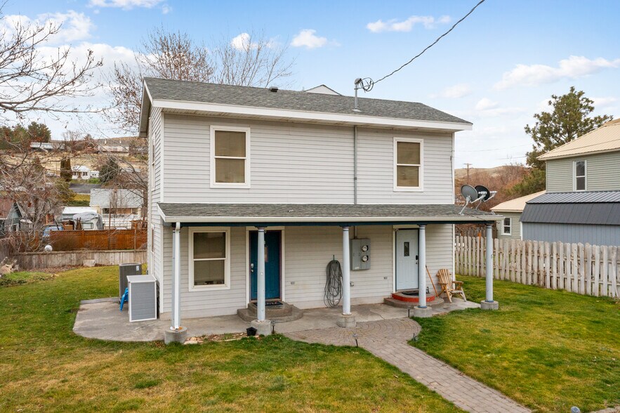 Primary Photo Of 140 S Chase St, Heppner Apartments For Sale