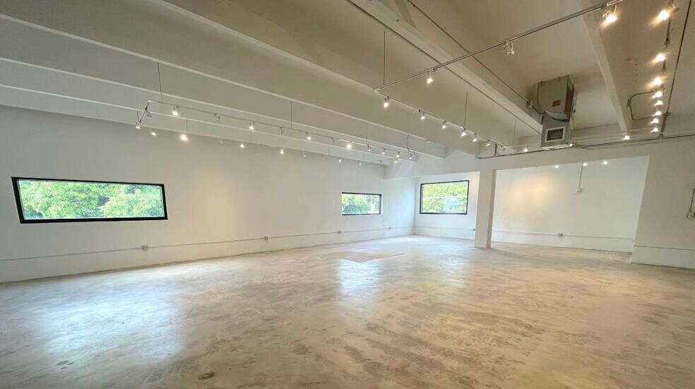 More Photos Of 2920 NW 5th Ave, Miami Loft Creative Space For Lease