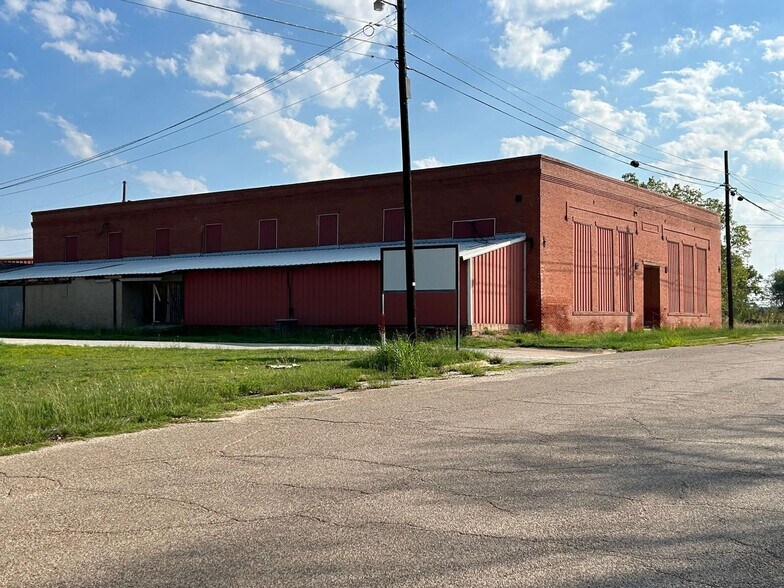 More Photos Of 206 W Commerce St, Mexia Industrial For Sale