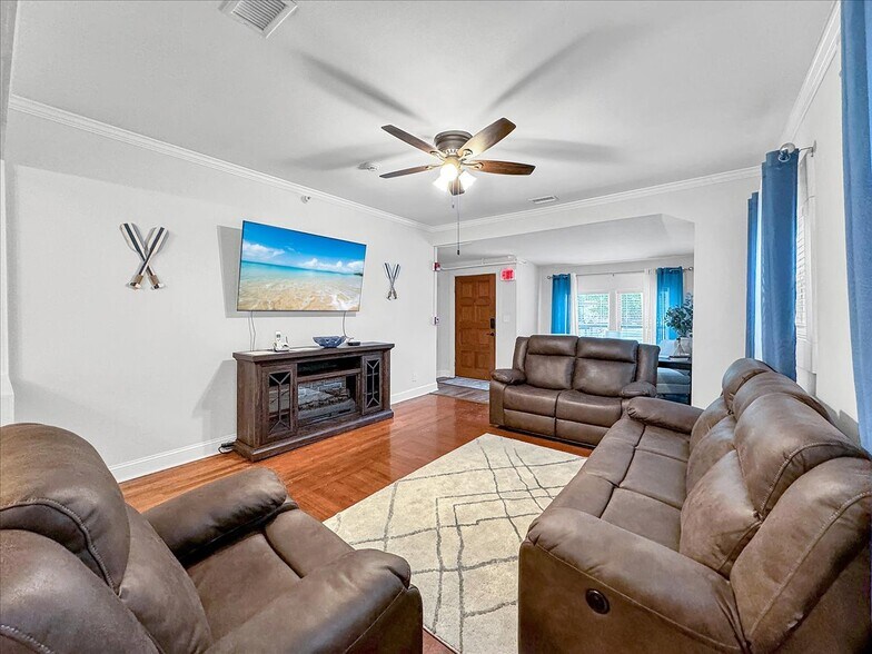 More Photos Of 1007 W Wright St, Pensacola Specialty For Sale