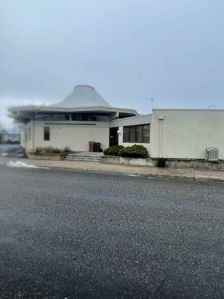 More Photos Of 303 Diagonal St, Clarkston Bank For Sale