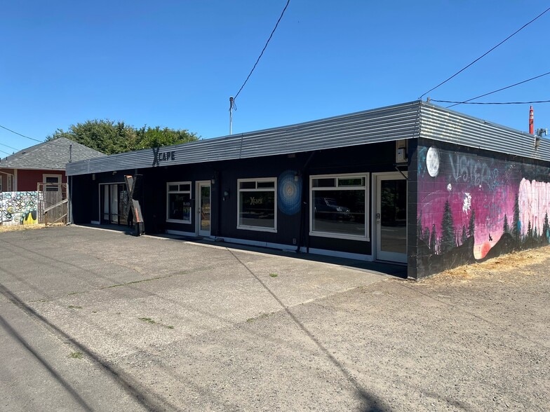 More Photos Of 245 Van Buren St, Eugene Freestanding For Lease