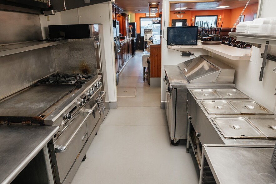 More Photos Of 510 Main St, Ormsby Restaurant For Sale