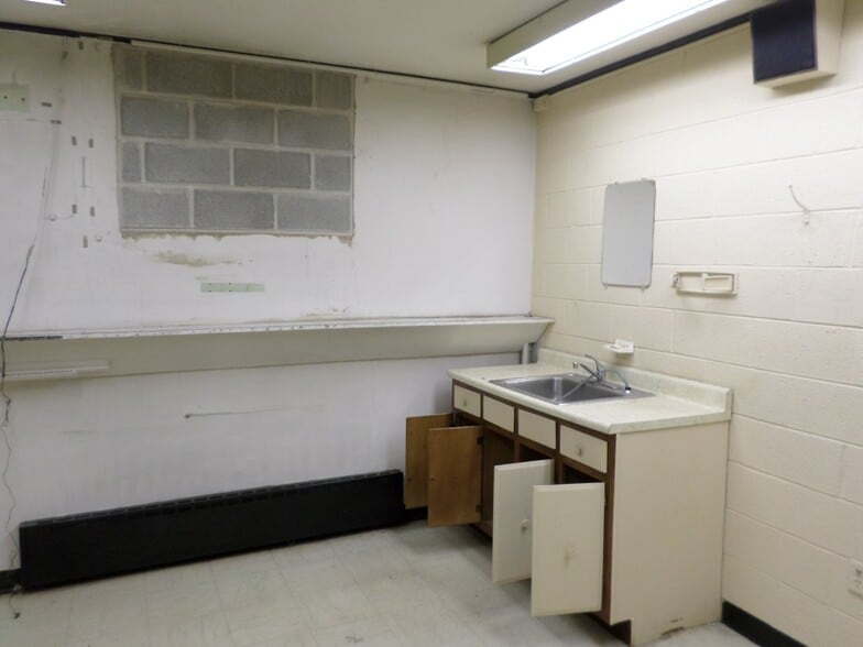 More Photos Of 224 Dunmore St, Throop Bank For Sale