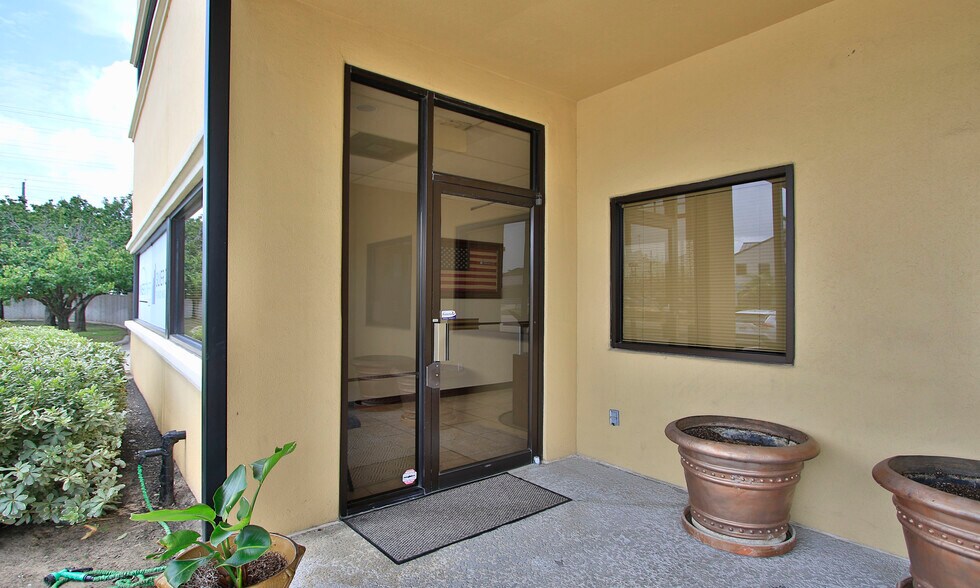 More Photos Of 25349-25351 Borough Park Dr, Spring Light Manufacturing For Sale