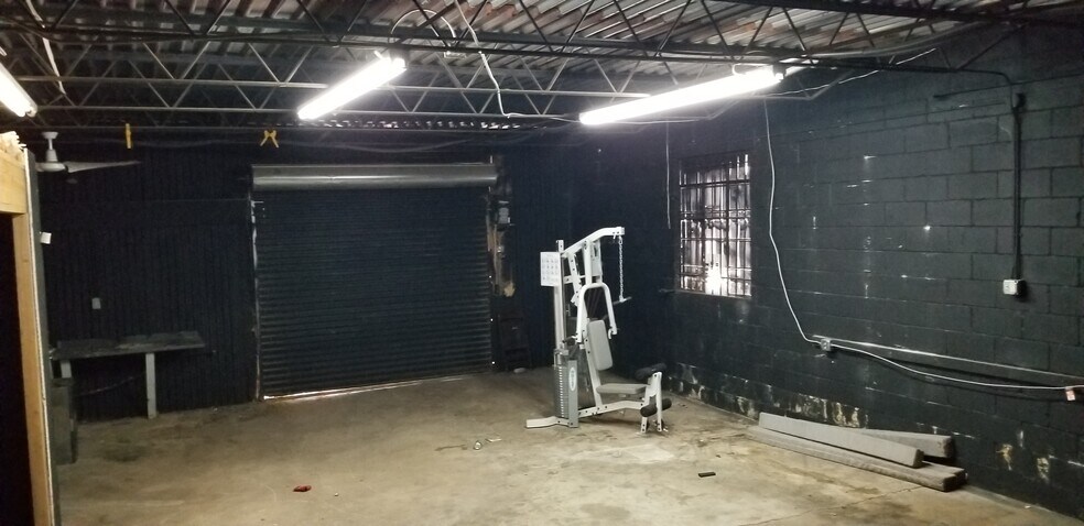 More Photos Of 992 Oakland Dr SW, Atlanta General Retail For Sale