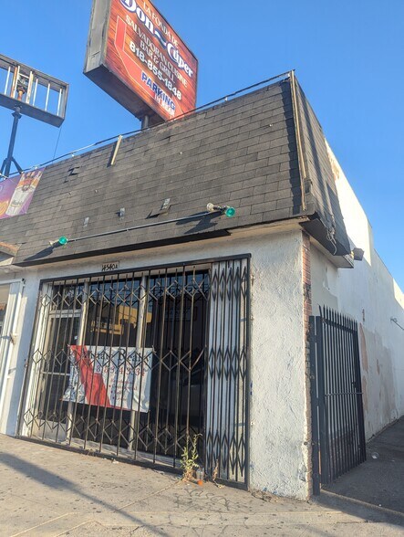 More Photos Of 14538-14540 Vanowen St, Van Nuys Storefront For Lease