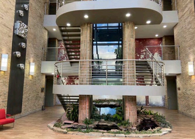 More Photos Of 300 E Long Lake Rd, Bloomfield Hills Office For Lease